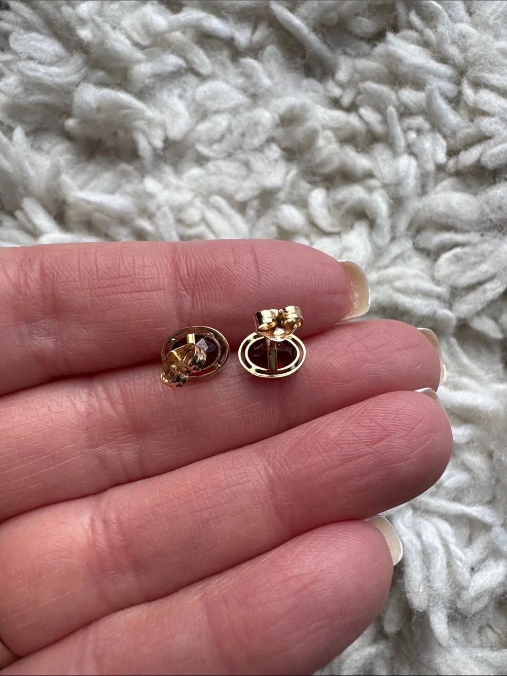 14K Garnet Stud Earrings‎